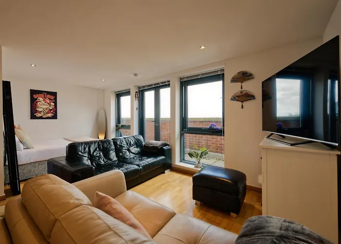 Sidemersey Livings- Convenient And Central 2-Bedroom Haven In L1